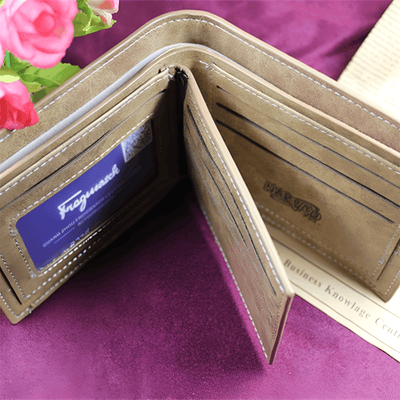 מתקפת הטיטאנים - ארנק