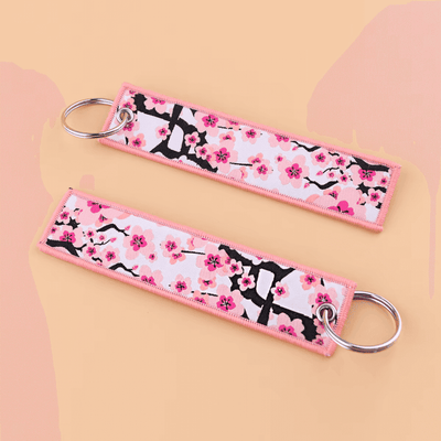 רקמת פרחי דובדבן – מחזיק מפתחות דו צדדי