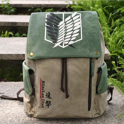 מתקפת הטיטאנים – תיק גב כנפי החופש